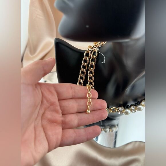 Elegant Gold and Pearl Necklace - Picture 5 of 8